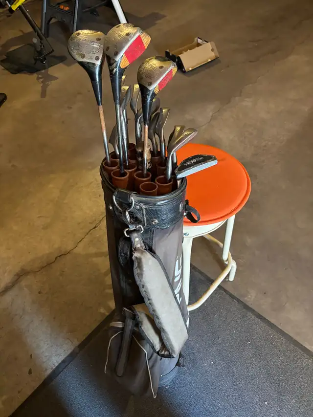 Retro Ping Eye 2 Men’s RH Golf Clubs in Golf in Edmonton - Image 5