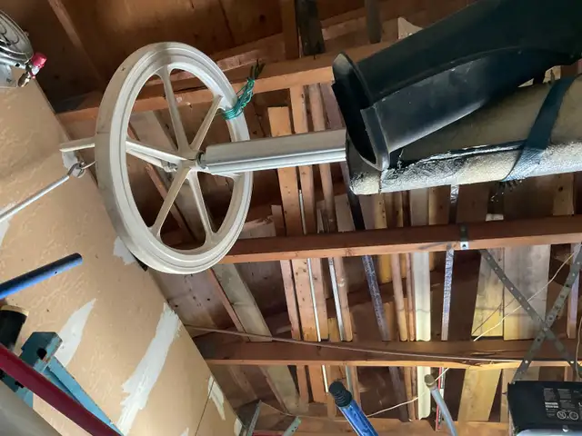 Solar cover roller for the pool in Hot Tubs & Pools in Markham / York Region - Image 2