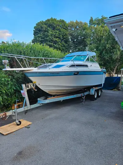 24 Ft leaser cruiser V6 Cobra Merc outdrive Everything included for the water great Sterio system .R...