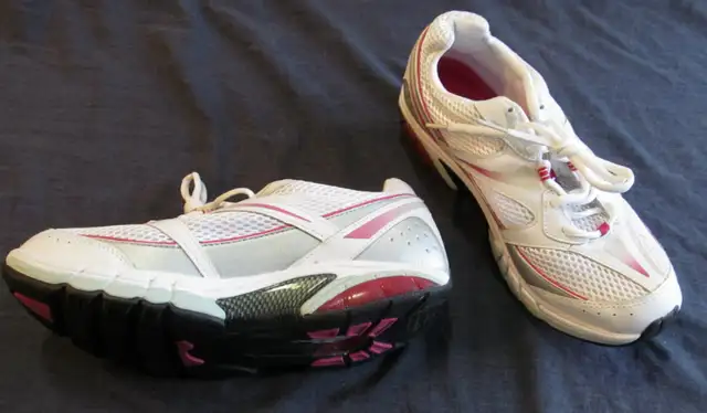 Women's training shoes, Runners size 11, NEW, pink accents in Women's - Shoes in Markham / York Region - Image 7