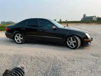 Mercedes Benz E350 4MATIC Avantgarde with spare set of AMG 18" wheels Tinted windows Cold a/c I'm 3r...