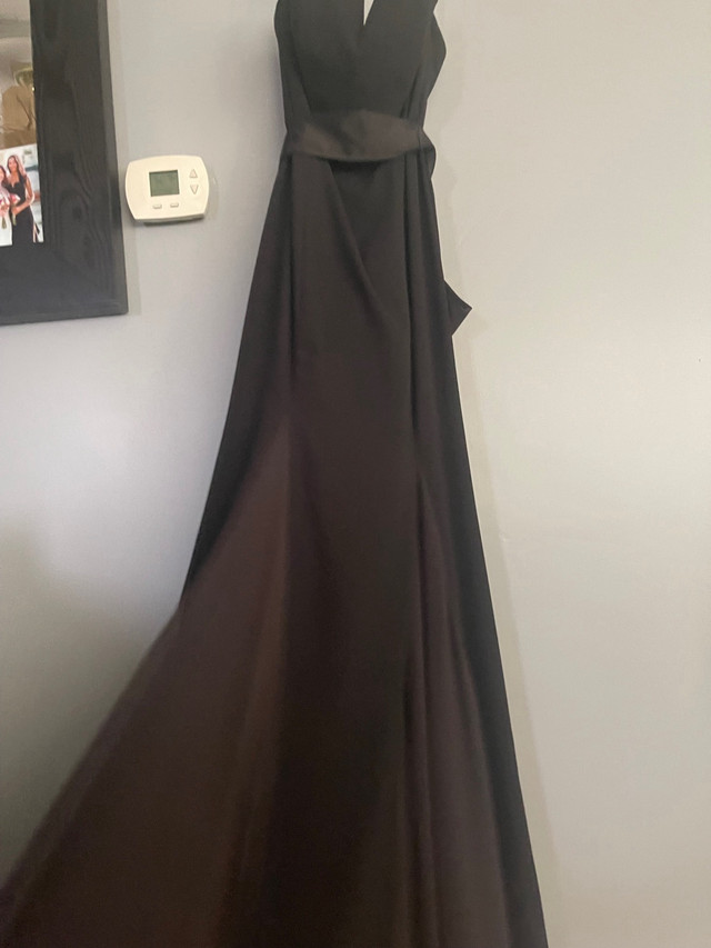 Vera Wang gown dans Femmes - Robes et jupes  à Région d’Oshawa/Durham