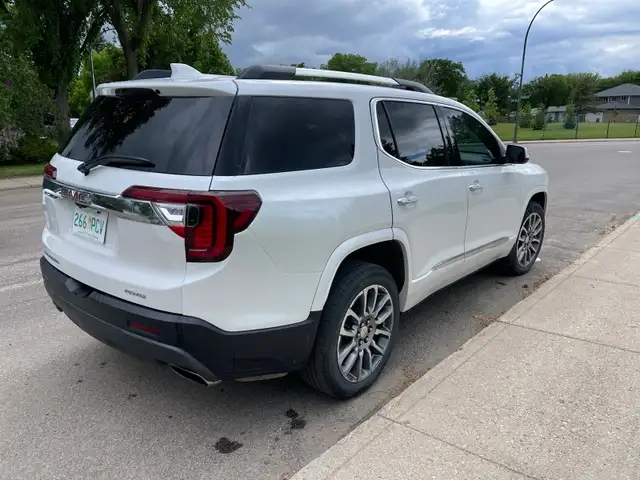 2023 GMC Acadi Denali596423536836628483