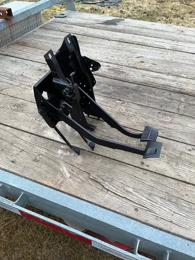 Selling a set of 85-87/91 Square body hydraulic clutch pedals. Will fit 73-87/91 Chevrolet and GMC s...