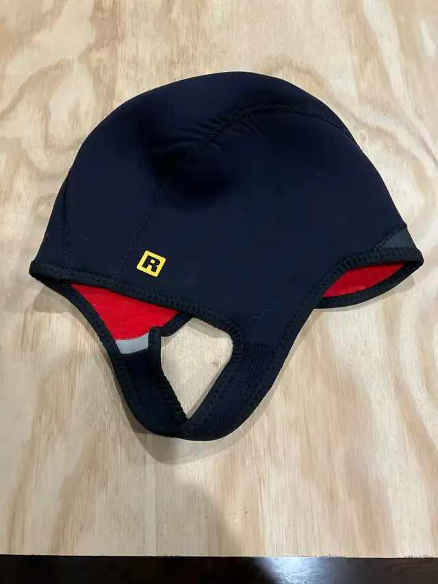 Patagonia Neoprene cap in Men's in Edmonton - Image 3
