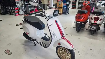 Vespa sprint s 50cc Année : 2022 neuf Promo: 4500$ + txs Financement 4.99% TD sur 36 mois pret ouver...
