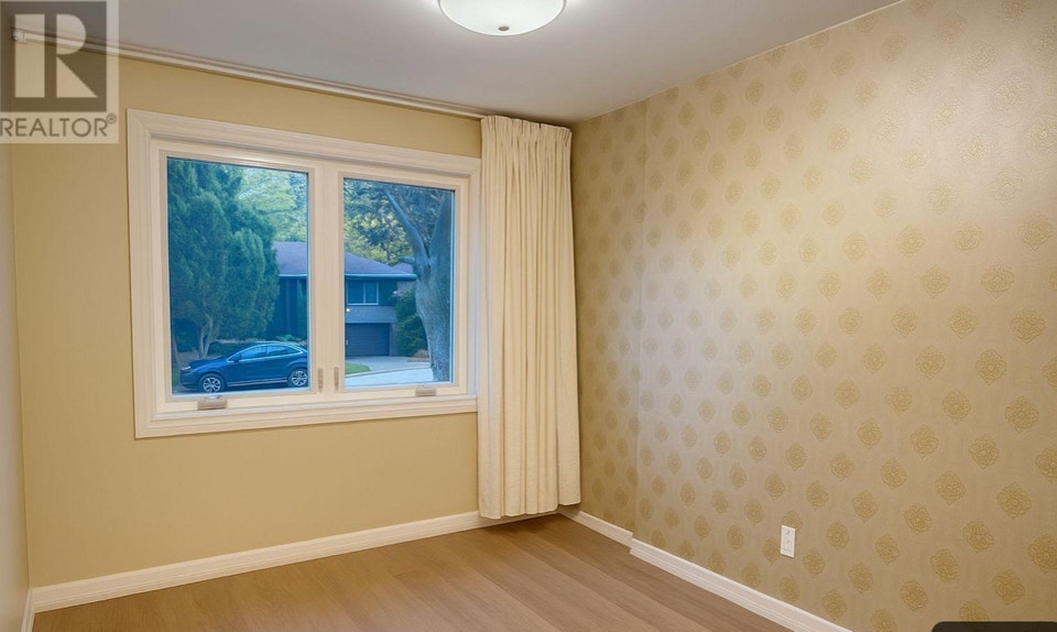 For Sale by Owner | Detached 3-Bedroom Bungalow  Bayview Village, photo 9 of 10