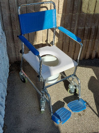 Commode on wheels with footrests