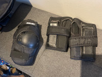 Bauer Adult Knee Pads/Wrist Guards in Excellent Condition