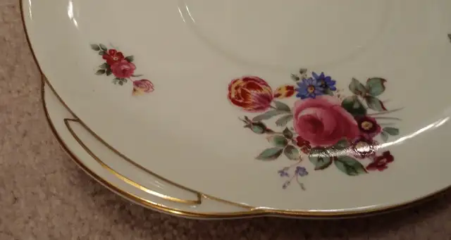 Royal Doulton Canadian National System Cake Plate in Arts & Collectibles in Burnaby/New Westminster - Image 4