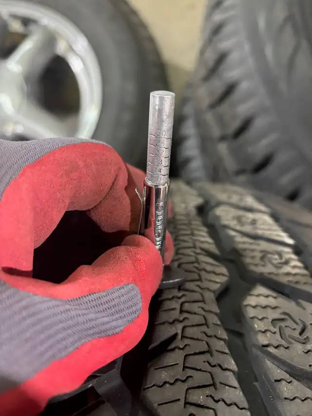 4 Pneus d’hiver Toyo 245-65R17 in Tires & Rims in Longueuil / South Shore - Image 4