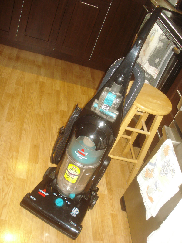 Bissell Cleanview Helix Bagless Upright Canister Vacuum 12 Amp in Vacuums in Kitchener / Waterloo