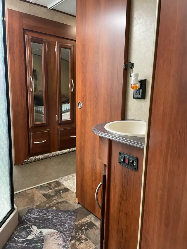 crusader fifth wheel in Travel Trailers & Campers in Regina - Image 9