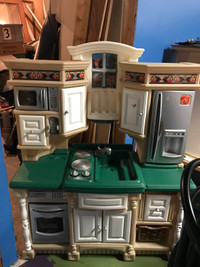 Step 2 Kitchen with Accessories 