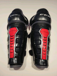 CCM Hockey youth 10" shin pads - knee pads