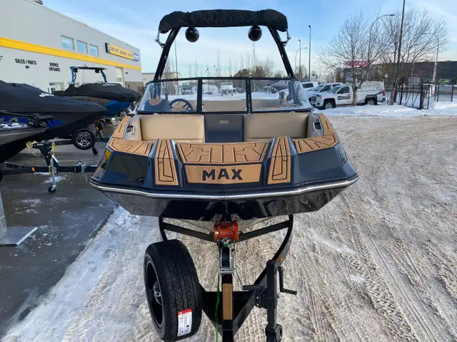 2022 Moomba Max Surfboat in Powerboats & Motorboats in Edmonton - Image 3