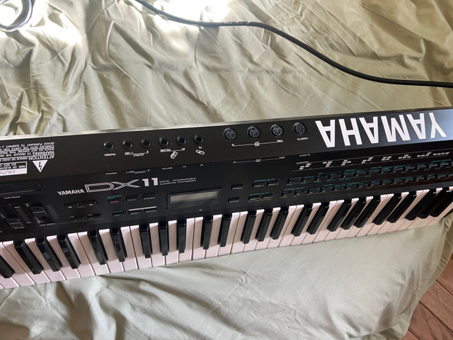 RARE Yamaha Dx11 Fm Synth in Pianos & Keyboards in Mississauga / Peel Region - Image 2