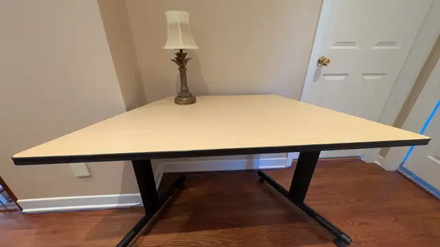 Desk, work table, table for versatile work. table de bureau64026024772355120