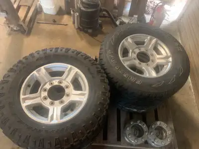 LT265/70R17 Lots of tread left 4 tires and rims Centre caps included Came off an F250 3 Fire Max FM5...