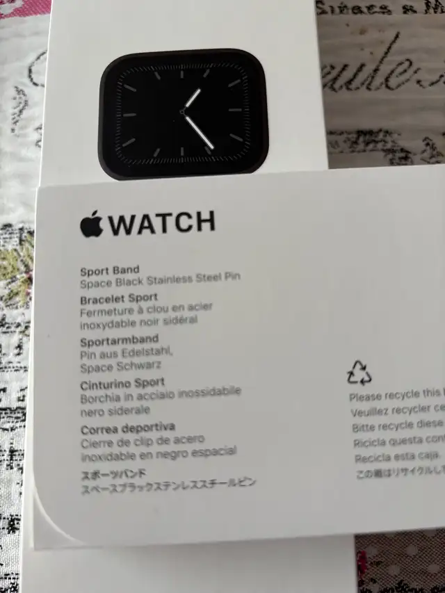 Apple Watch Series 5 40mm  Stainless Steel (GPS + Cell in Jewellery & Watches in Markham / York Region - Image 4