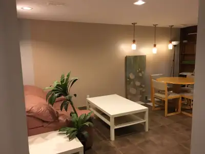 Heritage 5 minute walk - Room Rental Females Prefer!