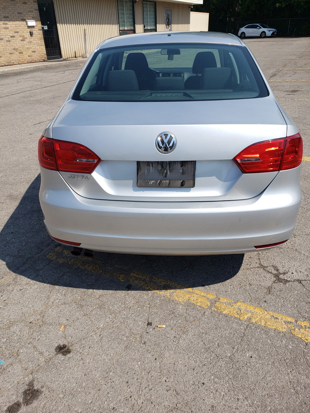 2011 Volkswagen Silver Trendline Jetta S in Cars & Trucks in Guelph - Image 3