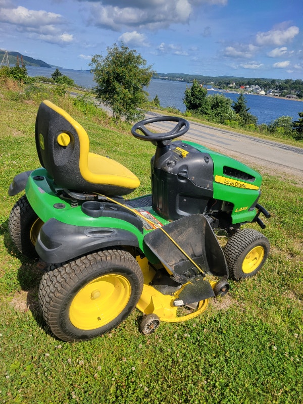 John deere la165 lawn tractor Lawnmowers & Leaf Blowers Cape Breton