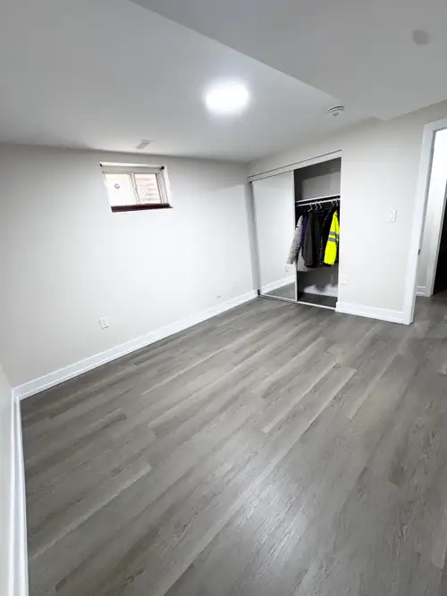 Bramalea Woods, close to Bramalea City Centre Walkin to Bus stop for Dixie and Howden Spacious, bran...