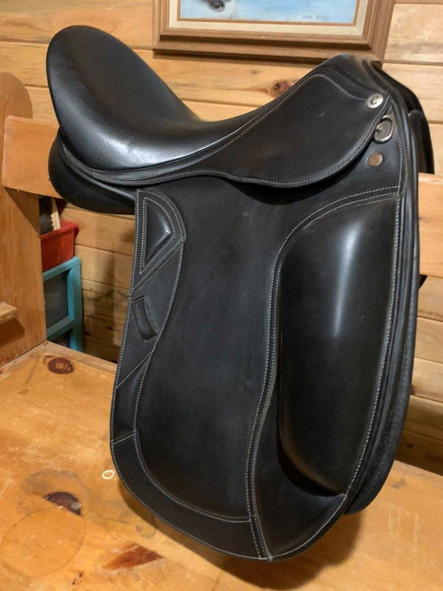 COLLEGIATE INTEGRITY MONO DRESSAGE SADDLE in Other in Napanee - Image 2