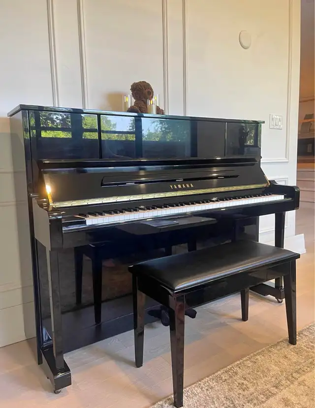 yamaha upright piano in Pianos & Keyboards in City of Toronto - Image 2