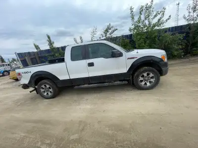Selling a very well running and driving 2011 ford f150 with 5.0l engine has 214,548km Was a good wor...