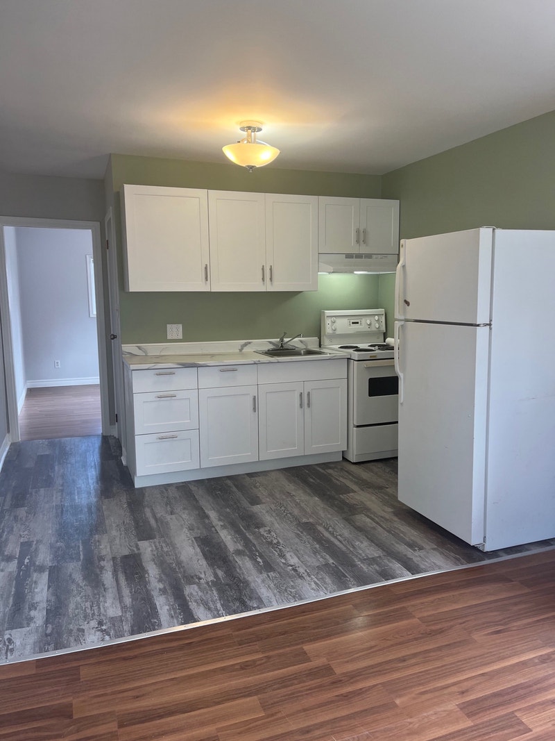 1 bedroom apartment main floor in 4 plex Long Term Rentals Trenton