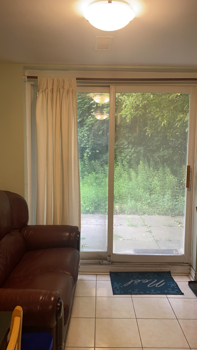 room for rent in Room Rentals & Roommates in City of Toronto - Image 4