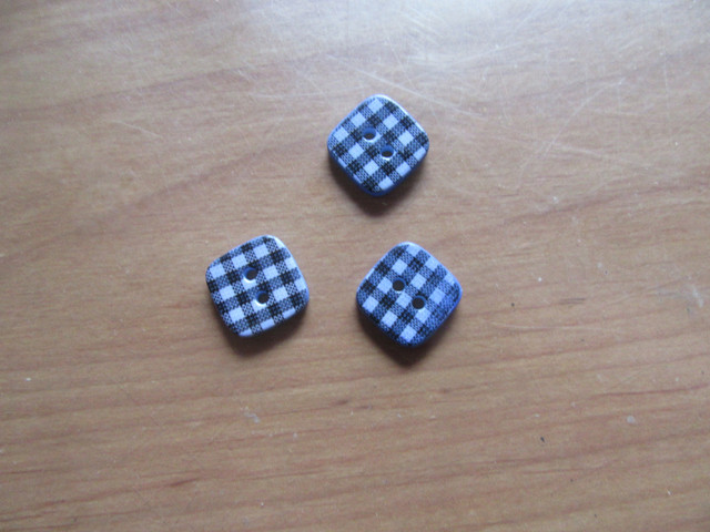 BUTTONS & BUTTON FORMS - for crafting, sewing, collecting in Hobbies & Crafts in Bedford - Image 4