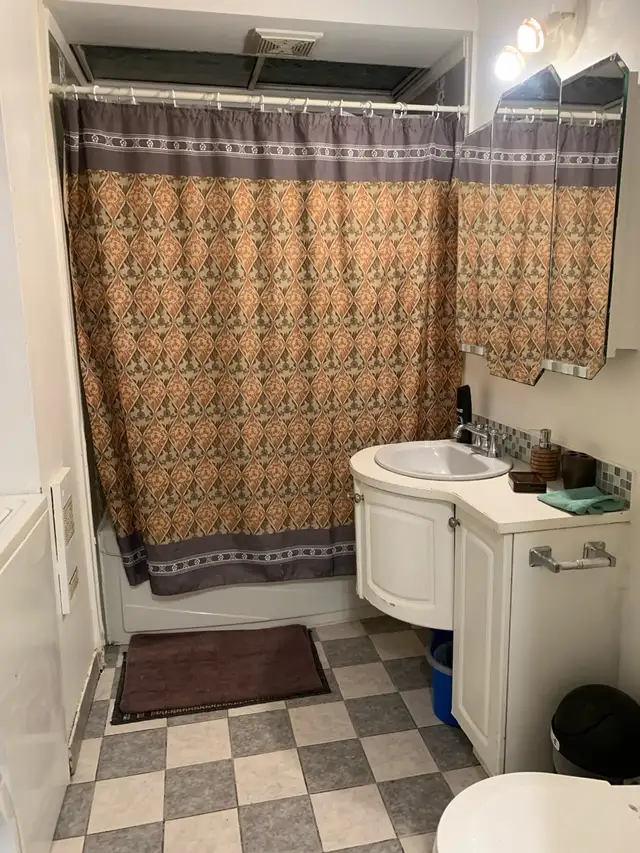 Chambre à louer  in Room Rentals & Roommates in City of Montréal - Image 6
