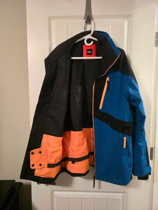 O'Neill Ski Jacket in Men's in Calgary - Image 3