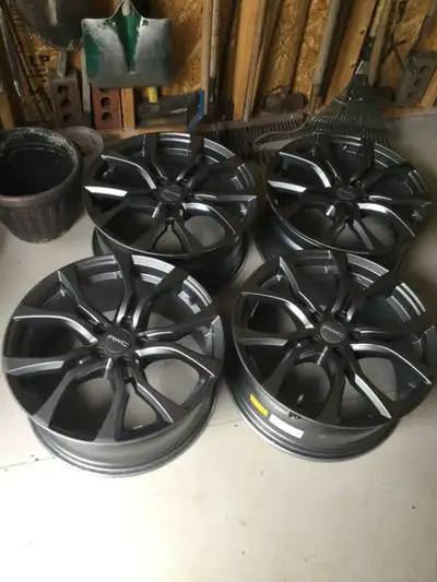 4 mags 18 pouces avec tpms, en très bonnes condition.