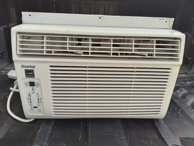 Danby 8,000 BTU window Air conditioner in Heaters, Humidifiers & Dehumidifiers in Winnipeg