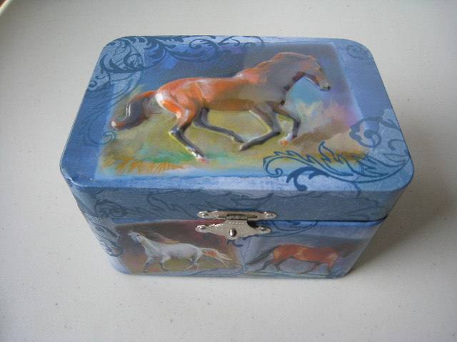 Schylling Tin Jewelry Music Box with Horses in Toys & Games in Guelph