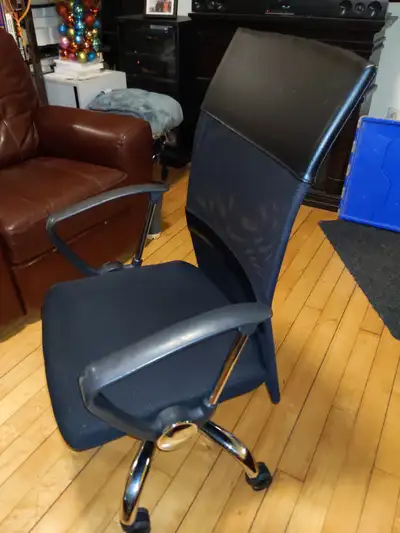 Chaise de bureau / Office chair $15.00, View more