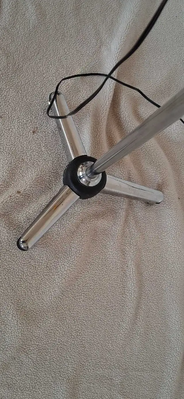 Vintage Floor Lamp in Indoor Lighting & Fans in Markham / York Region - Image 5