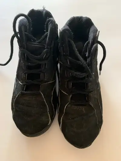 Women’s Nike Air Flexile running shoes Size 8 Black on black Stress marks on top of toe area