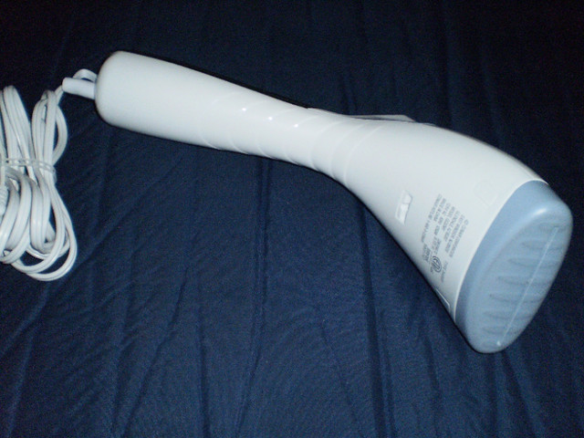 Conair GS32MY Extreme Steam Handheld Fabric Steamer in Irons & Garment Steamers in City of Toronto