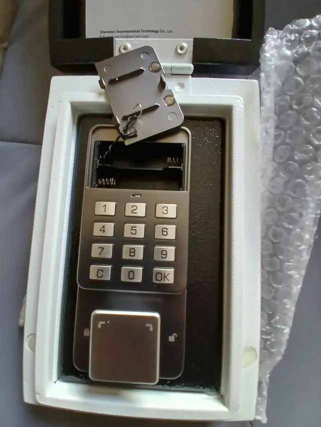 Boîte de verrouillage à clés extérieure, bluetooth ext/int NEUVE in Security Systems in City of Montréal - Image 9
