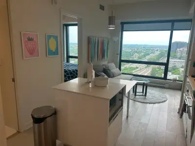 Minimum 3 month lease. Located at the prestigious Tour des Canadiens beside the Bell Centre, this se...