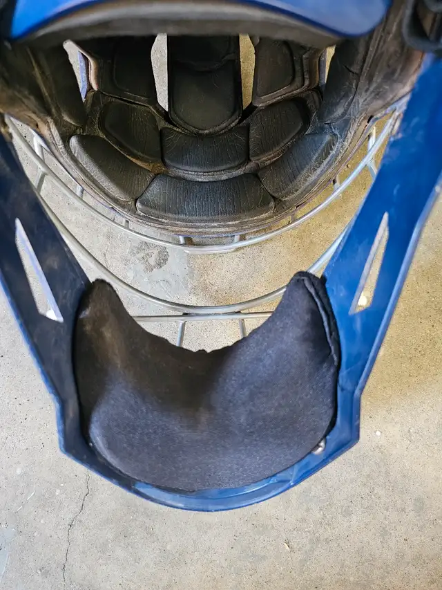 Adult Catchers Helmet - Easton 63235014990979122