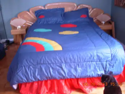 Couvre lit/ bedspread double Arc en Ciel/taies/jupe en Chintz, View more