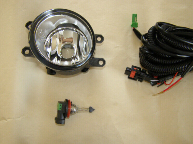 NEUF Kit Fog Lamp Complet Toyota Corolla 2011 2012 2013 Foglamp dans Pièces de carrosserie  à Longueuil/Rive Sud - Image 3