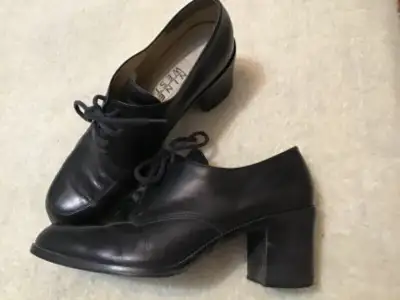 Black Nine West, 2” heel,