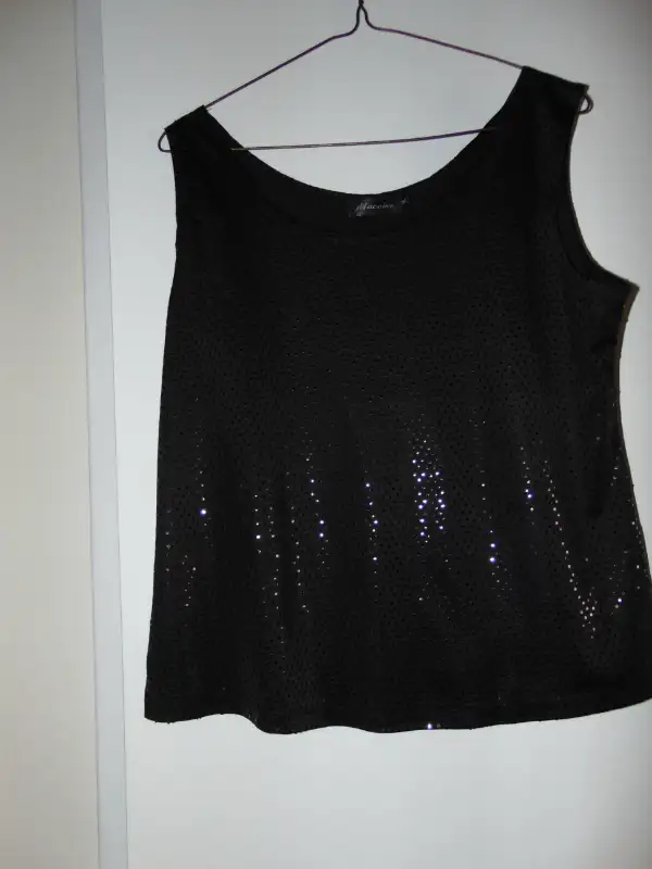 One Set of a Sparkling  Jacket and Sleeveless Top in Women's - Tops & Outerwear in Mississauga / Peel Region - Image 3